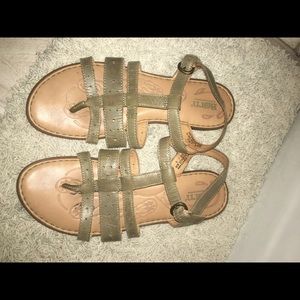 Born olive sandals